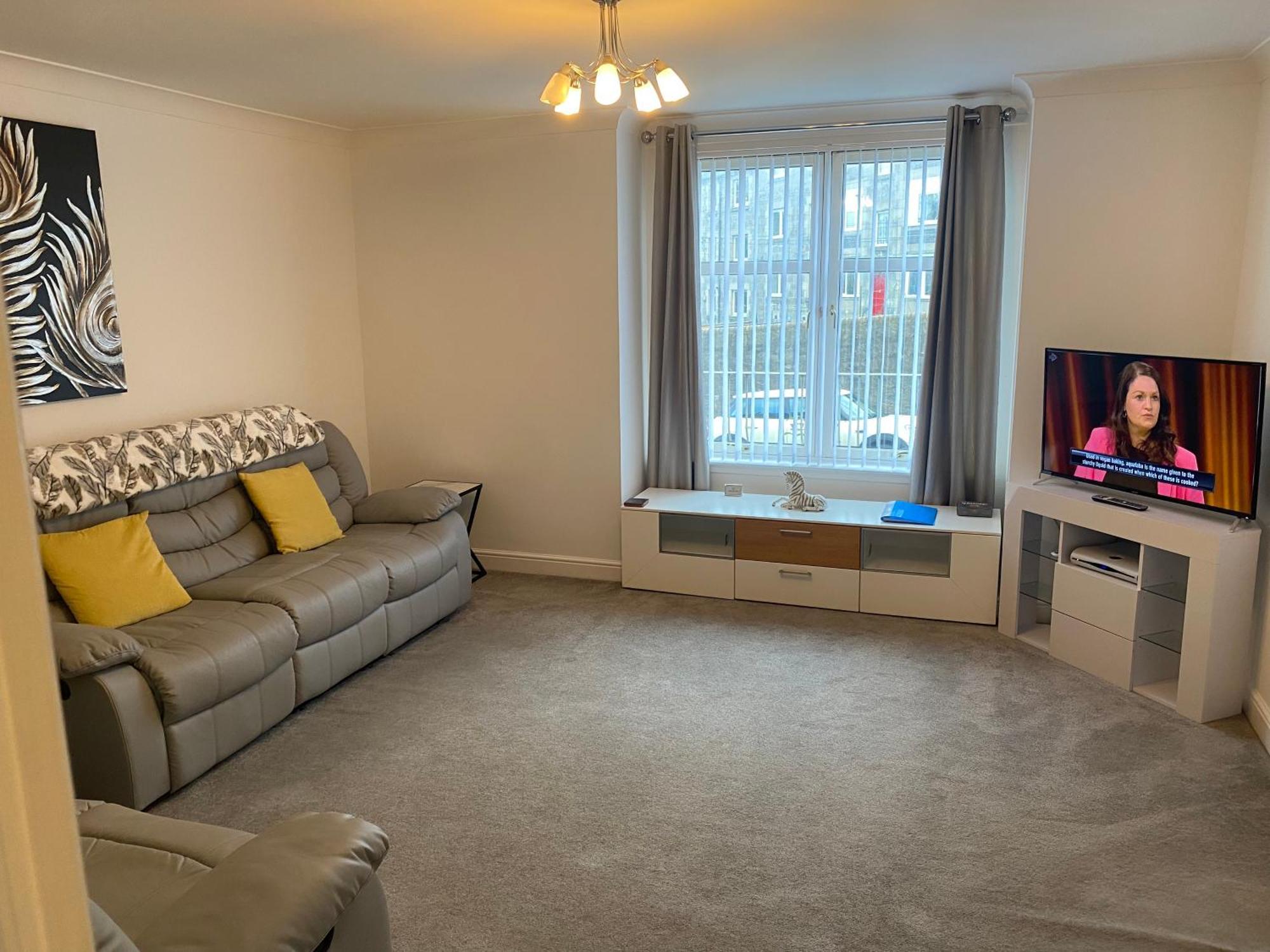 Centre Executive 2 Bed With Wifi & Parking *